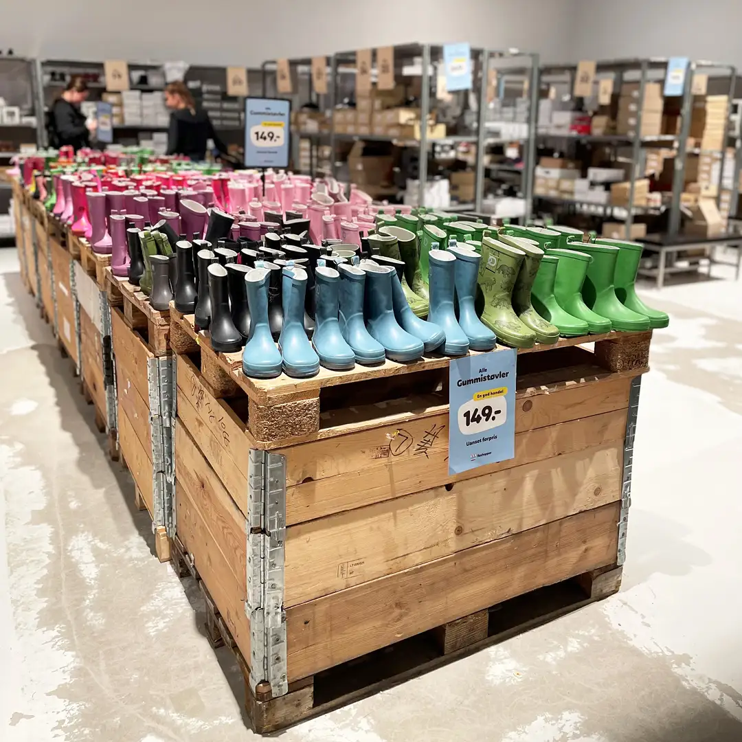Stort udvalg af gummistøvler til børn fra Reshopper i Taastrup, i farver som blandt andet lyserød, lilla, grøn og blå.